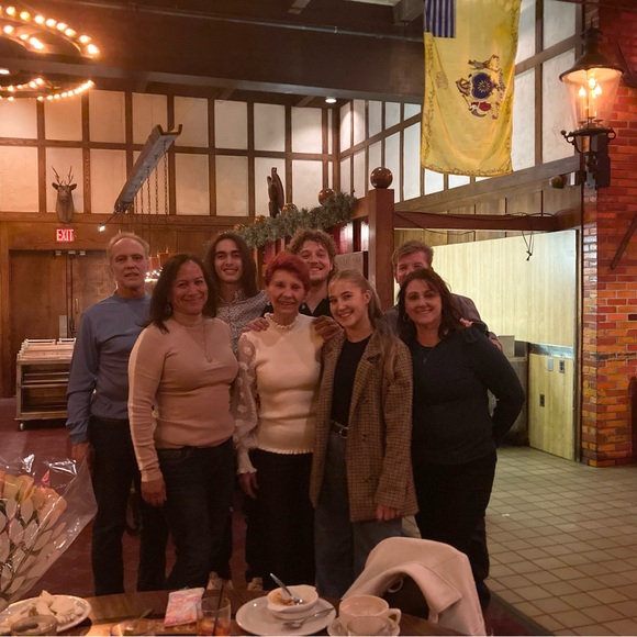 Meet your Posher, Traci - Picture 3 of 6